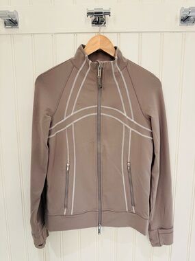 Lululemon athletica Define Jacket in a Taupe shade Lightweight Zip-Up Jacket